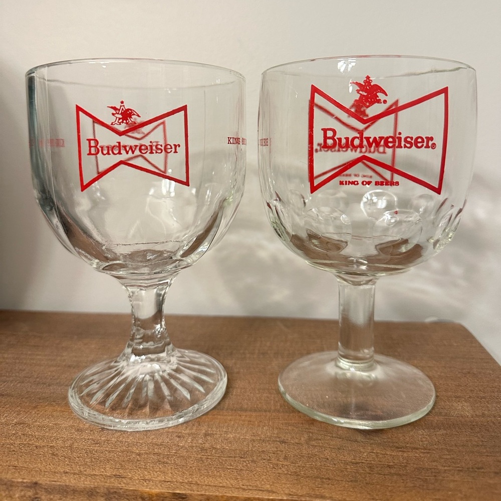 Vtg. Set of 2 BUDWEISER Clear Glass Stemmed Thumbprint Goblet Stein Beer Bowtie